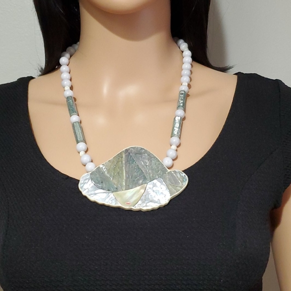 Karla Jordan Vintage Mother of Pearl Lady Necklace - Picture 2 of 10